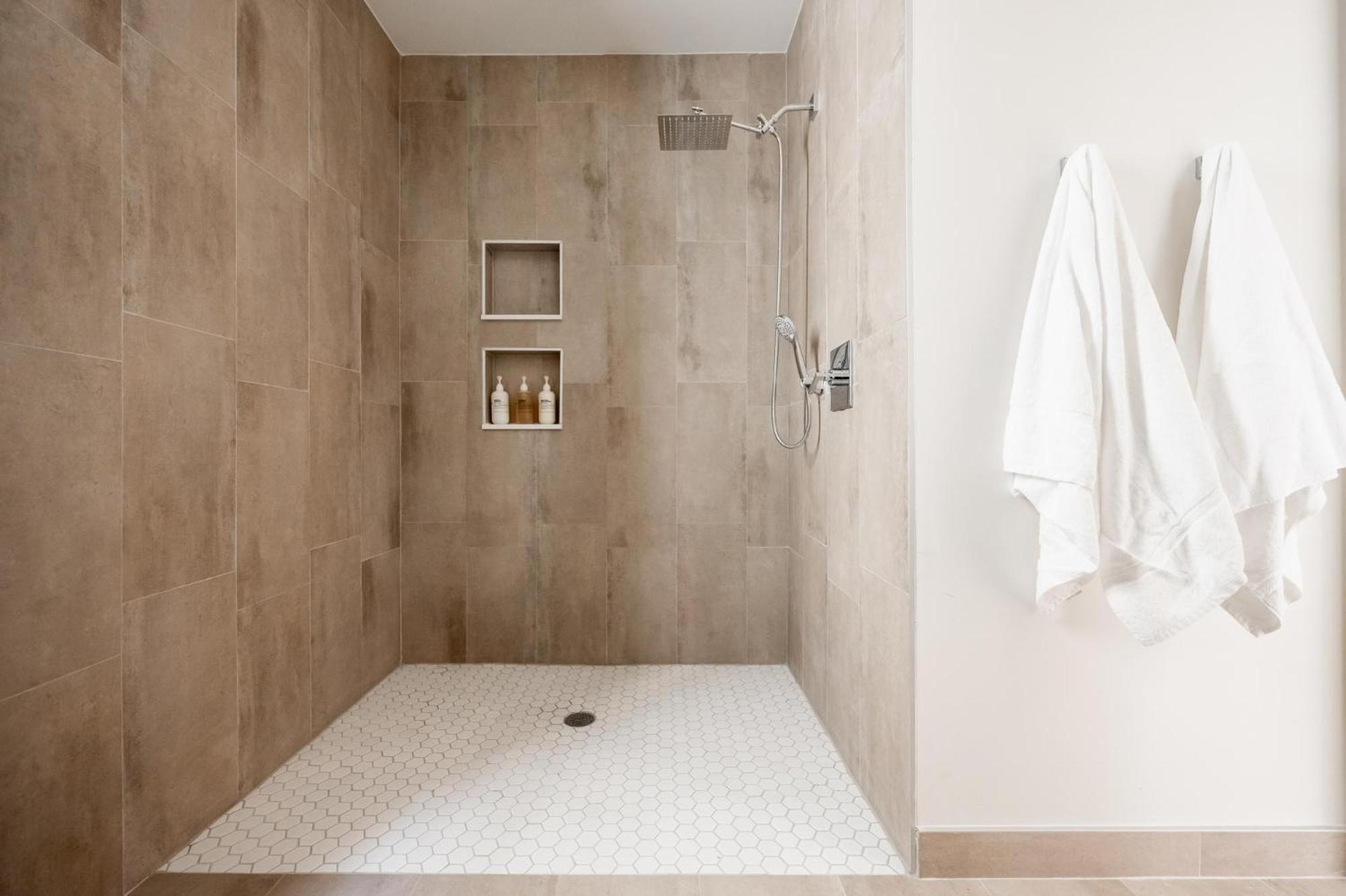 Brand New Condo - Walk To Empower Stadium - Tesoro Денвер Экстерьер фото